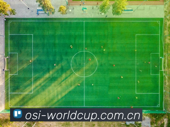 利物浦边路进攻